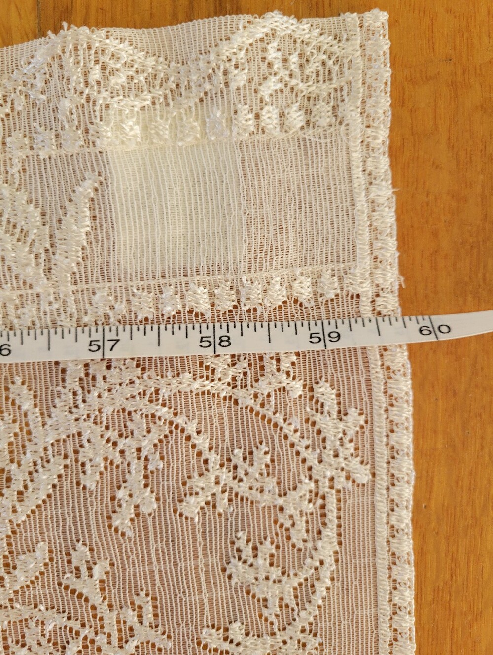 Set of six Lace Valance Curtains - Picture 4 of 7
